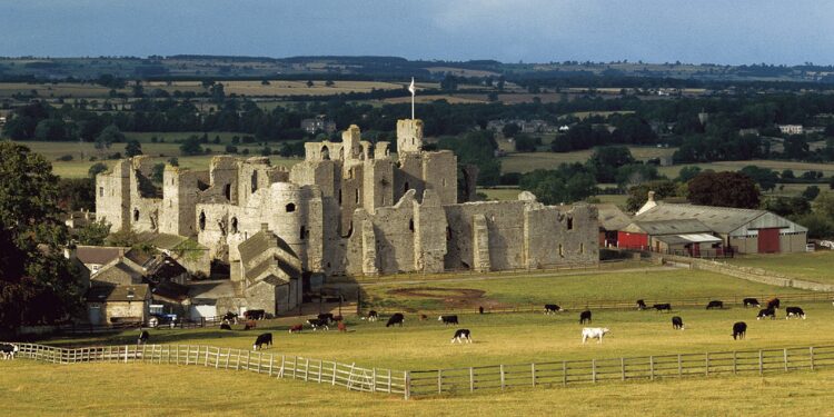 Days Out In North Yorkshire Middleham Castle