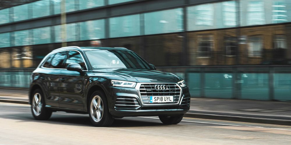 A Visitor’s Guide To Car Hire And Driving In The Uk